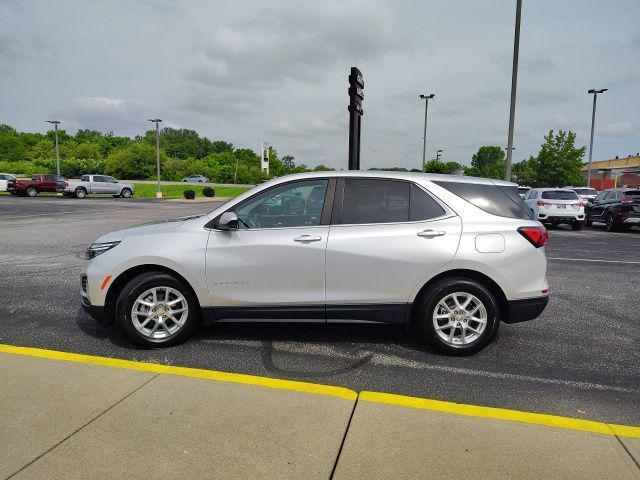 Photo of 2022 Silver Ice Metallic Chevrolet Equinox