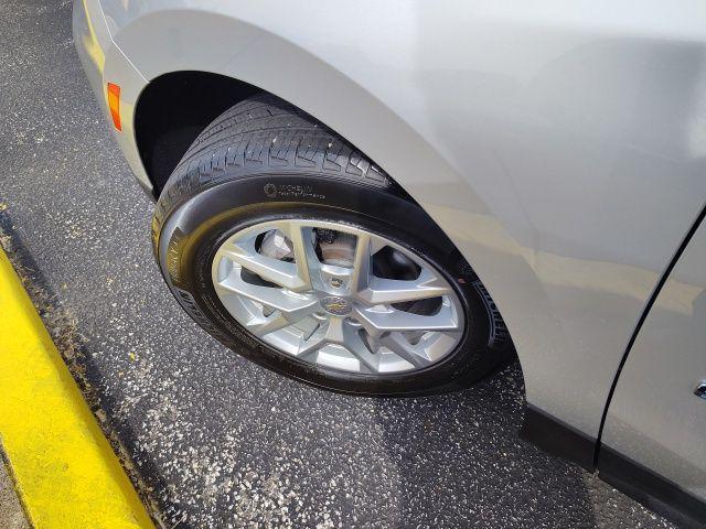 Photo of 2022 Silver Ice Metallic Chevrolet Equinox