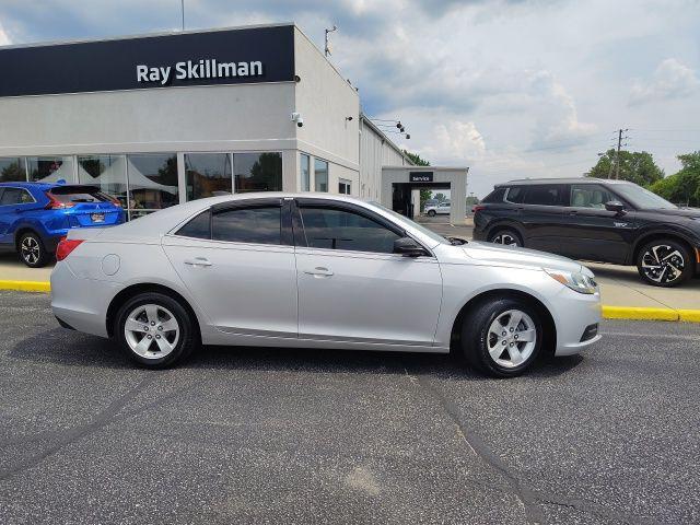 Photo of 2015 Silver Ice Metallic Chevrolet Malibu