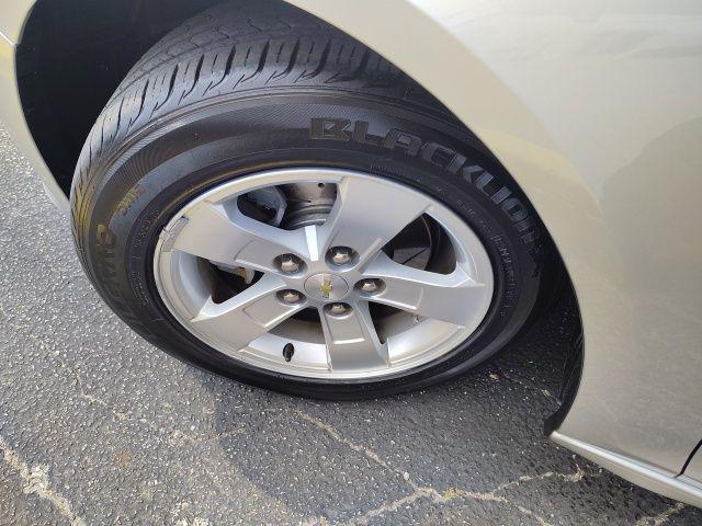 Photo of 2015 Silver Ice Metallic Chevrolet Malibu