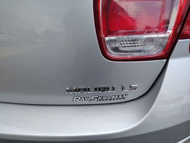 Photo of 2015 Silver Ice Metallic Chevrolet Malibu