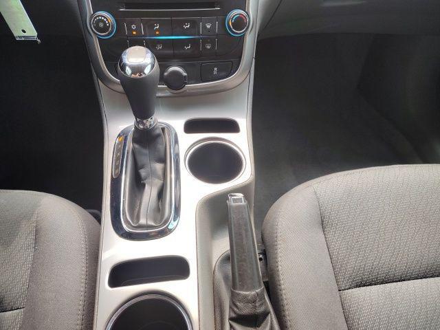 Photo of 2015 Silver Ice Metallic Chevrolet Malibu