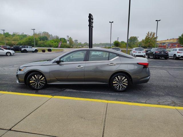 Photo of 2024 Gun Metallic Nissan Altima