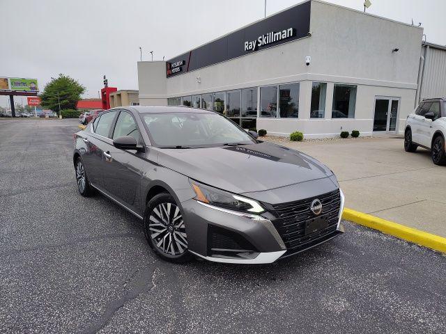 Photo of 2024 Gun Metallic Nissan Altima