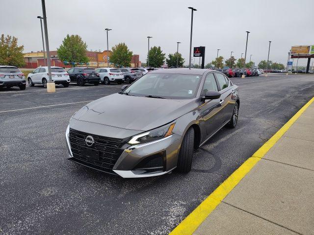 Photo of 2024 Gun Metallic Nissan Altima