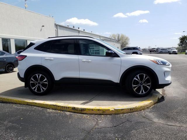 Photo of 2022 Oxford White Ford Escape