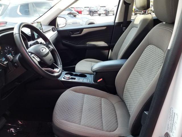 Photo of 2022 Oxford White Ford Escape