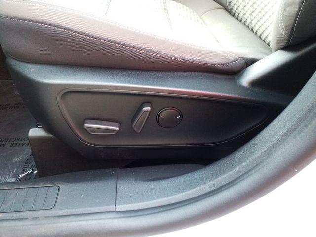 Photo of 2022 Oxford White Ford Escape