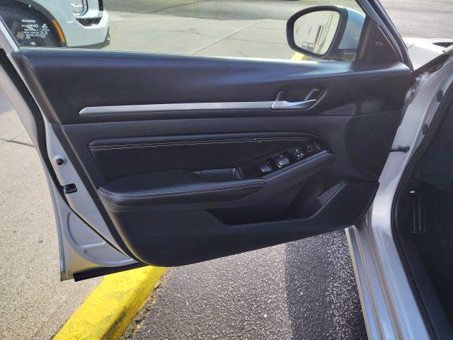 Photo of 2023 Brilliant Silver Metallic Nissan Altima