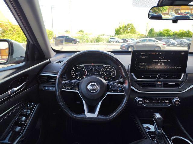 Photo of 2023 Brilliant Silver Metallic Nissan Altima