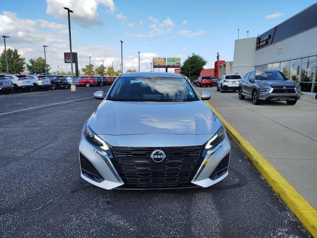 Photo of 2023 Brilliant Silver Metallic Nissan Altima