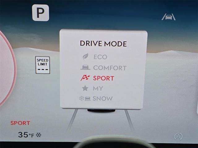 Photo of 2025 Alta White Genesis GV80