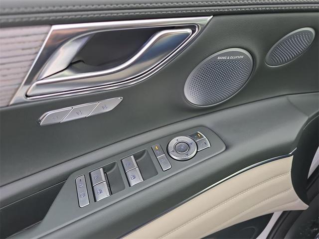 Photo of 2025 Alta White Genesis GV80