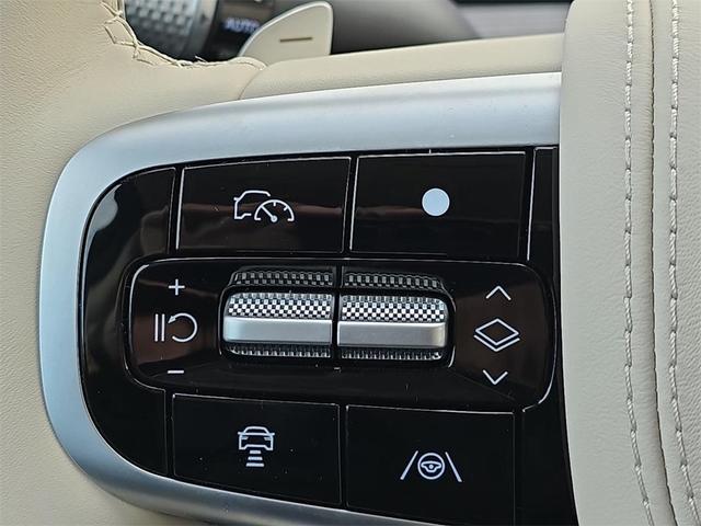 Photo of 2025 Alta White Genesis GV80