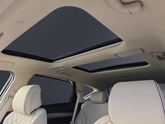 Photo of 2025 Alta White Genesis GV80