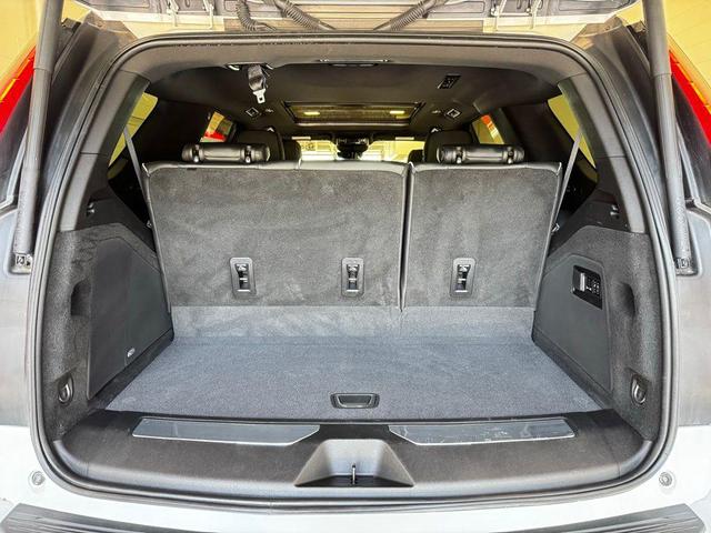 Photo of 2022 Crystal White Tricoat Cadillac Escalade