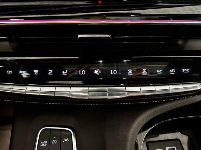 Photo of 2022 Crystal White Tricoat Cadillac Escalade