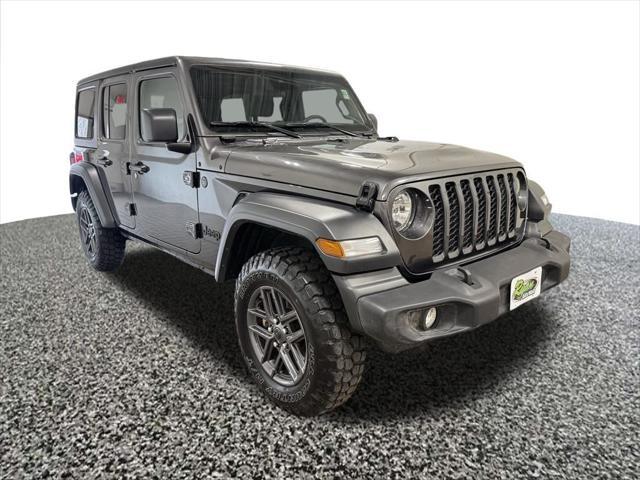 Photo of 2024 Granite Crystal Metallic Clearcoat Jeep Wrangler