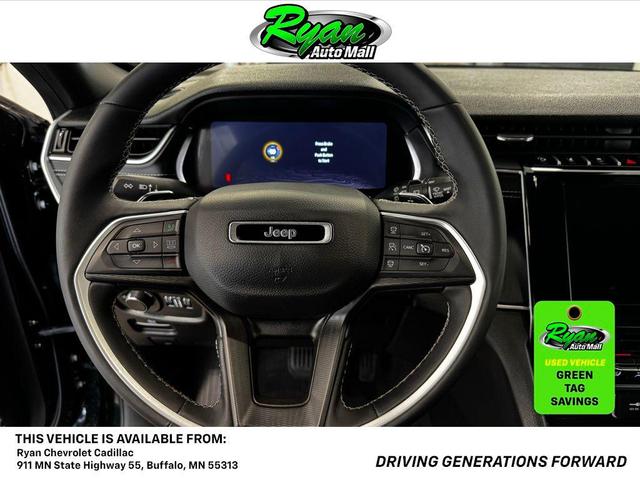 Photo of 2024 Diamond Black Crystal Pearlcoat Jeep Grand Cherokee