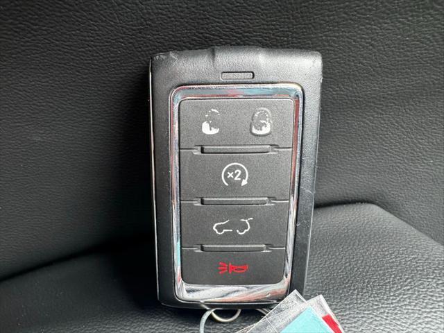 Photo of 2024 Diamond Black Crystal Pearlcoat Jeep Grand Cherokee