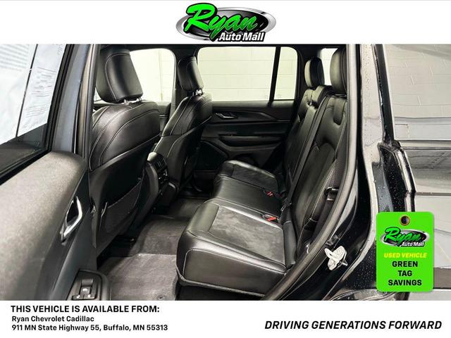 Photo of 2024 Diamond Black Crystal Pearlcoat Jeep Grand Cherokee