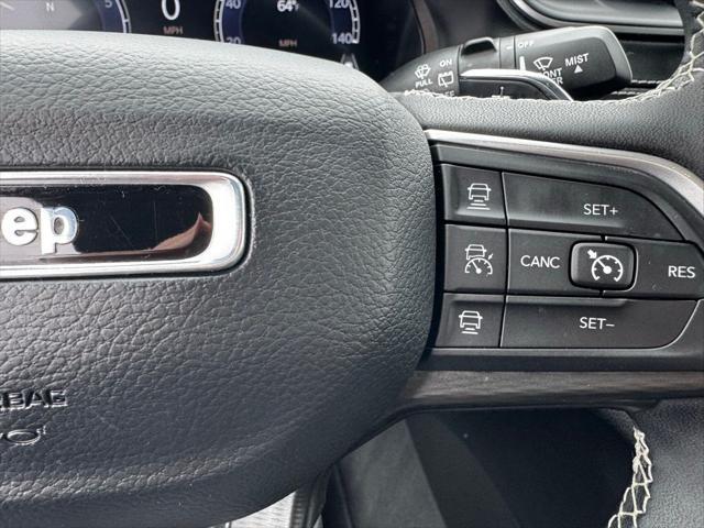 Photo of 2024 Diamond Black Crystal Pearlcoat Jeep Grand Cherokee