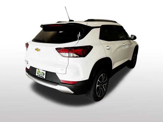 Photo of 2026 Summit White Chevrolet Trailblazer