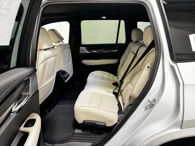 Photo of 2025 Crystal White Tricoat Cadillac XT6
