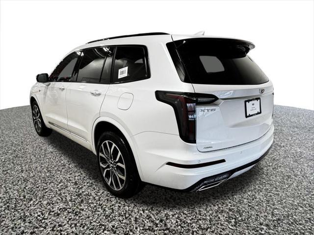 Photo of 2025 Crystal White Tricoat Cadillac XT6