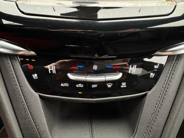 Photo of 2025 Crystal White Tricoat Cadillac XT6