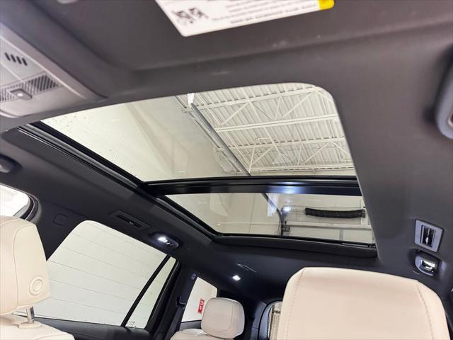 Photo of 2025 Crystal White Tricoat Cadillac XT6