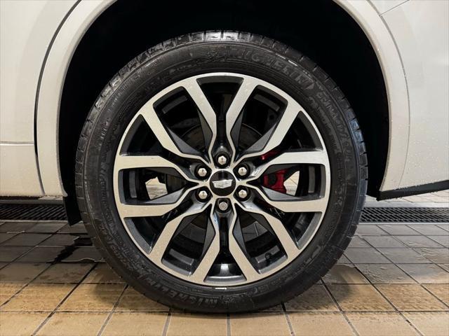 Photo of 2025 Crystal White Tricoat Cadillac XT6