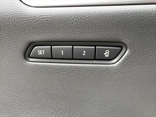 Photo of 2025 Crystal White Tricoat Cadillac XT6
