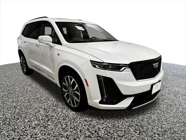 Photo of 2025 Crystal White Tricoat Cadillac XT6