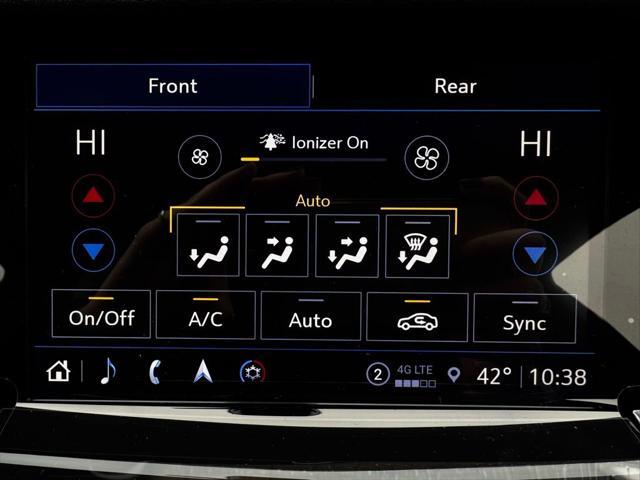 Photo of 2025 Crystal White Tricoat Cadillac XT6