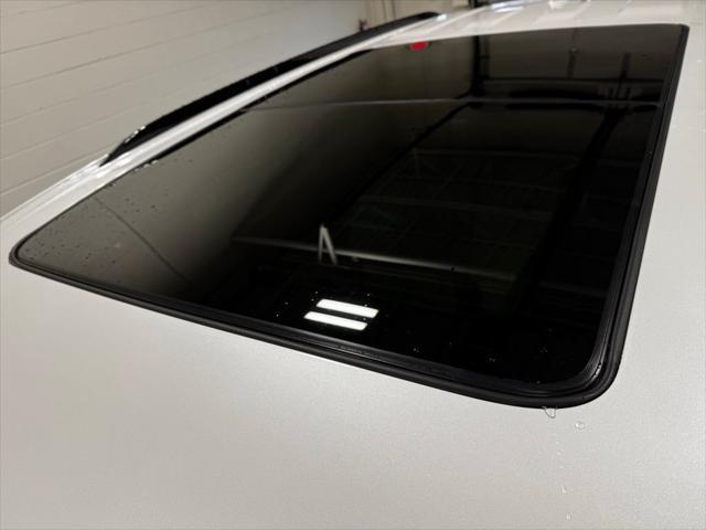 Photo of 2025 Crystal White Tricoat Cadillac XT6
