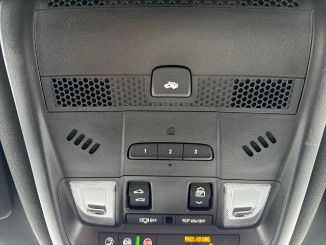 Photo of 2025 Crystal White Tricoat Cadillac XT6