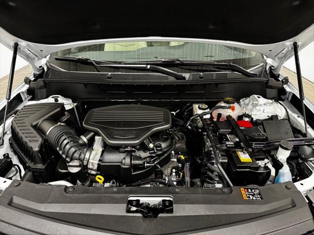 Photo of 2025 Crystal White Tricoat Cadillac XT6