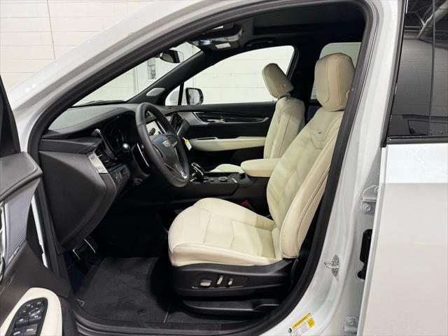 Photo of 2025 Crystal White Tricoat Cadillac XT6