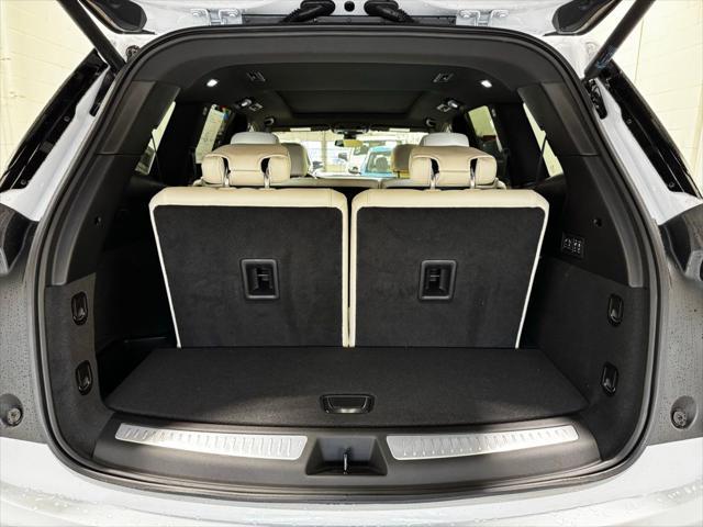 Photo of 2025 Crystal White Tricoat Cadillac XT6