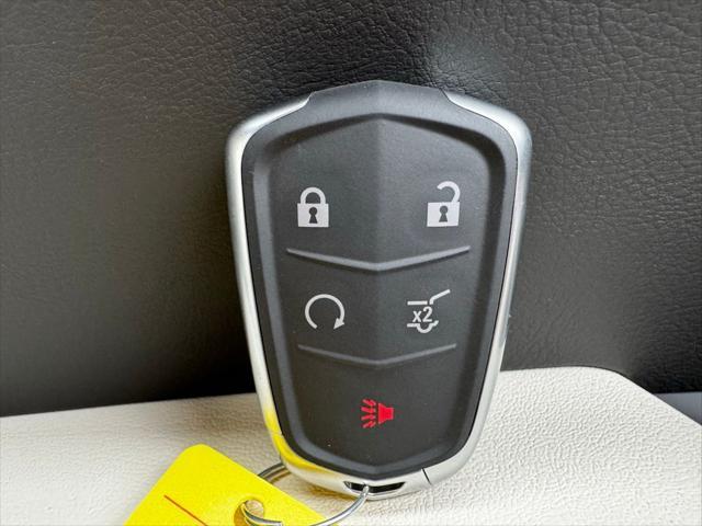 Photo of 2025 Crystal White Tricoat Cadillac XT6