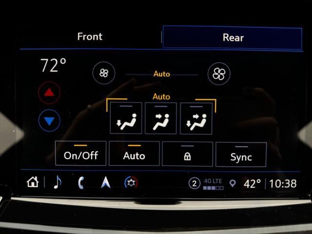 Photo of 2025 Crystal White Tricoat Cadillac XT6