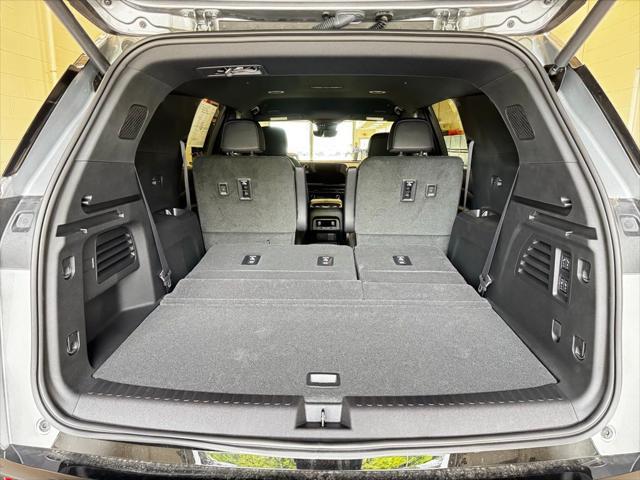 Photo of 2025 Sterling Gray Metallic Chevrolet Traverse
