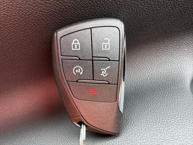 Photo of 2025 Sterling Gray Metallic Chevrolet Traverse
