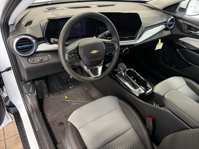 Photo of 2025 Summit White Chevrolet Trax