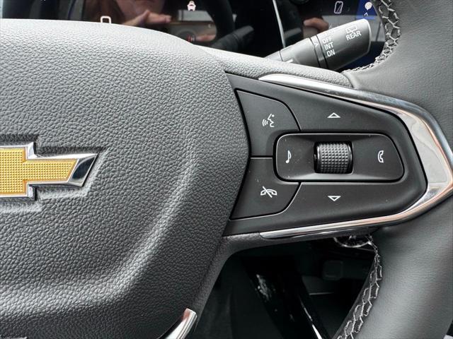 Photo of 2025 Summit White Chevrolet Trax