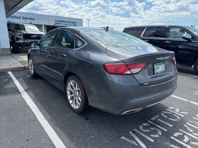 Photo of 2016 Granite Crystal Metallic Clearcoat Chrysler 200