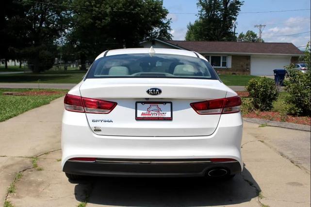 Photo of 2016 Snow White Pearl Kia Optima