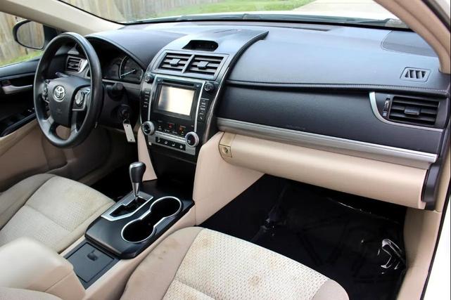 Photo of 2014 Super White Toyota Camry