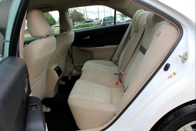 Photo of 2014 Super White Toyota Camry